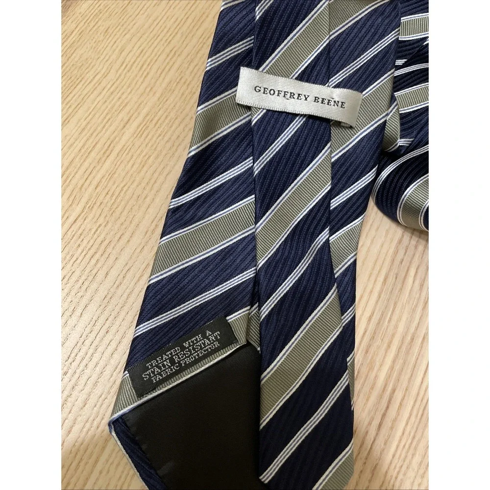 Men's Geoffrey Beene Neck Tie Navy Blue Silver ‎ Silk